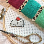 Sleepy Christmas Kitty Needle Minder