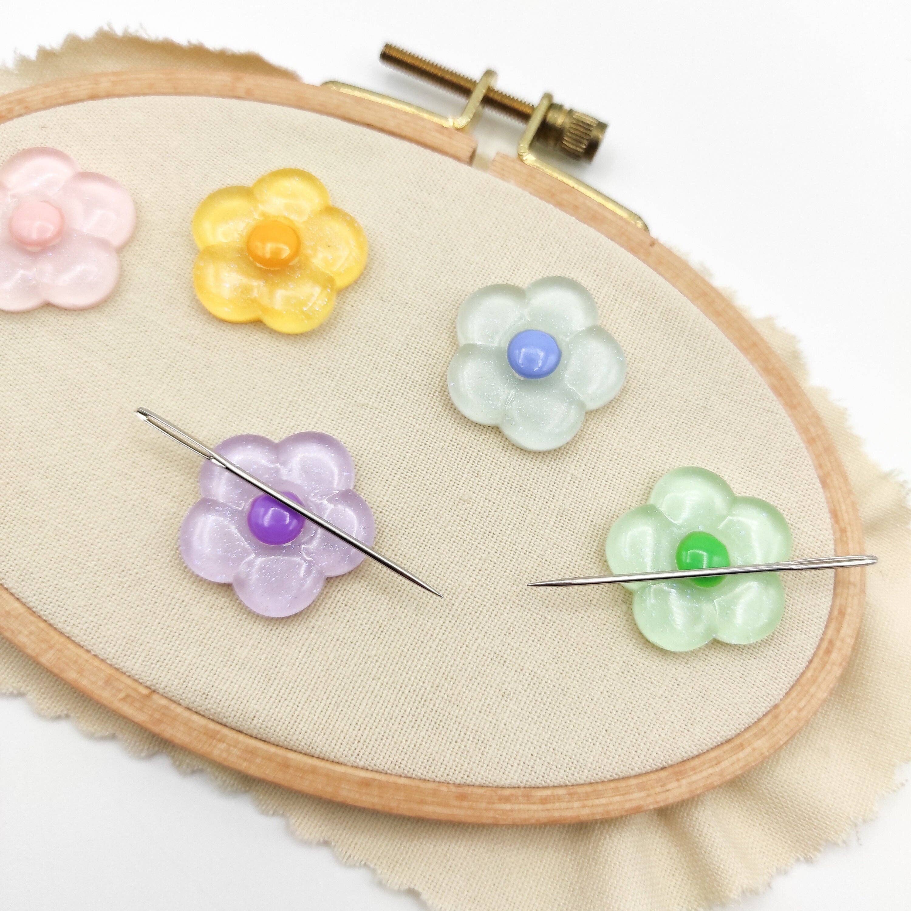 Floral Resin Needle Minder