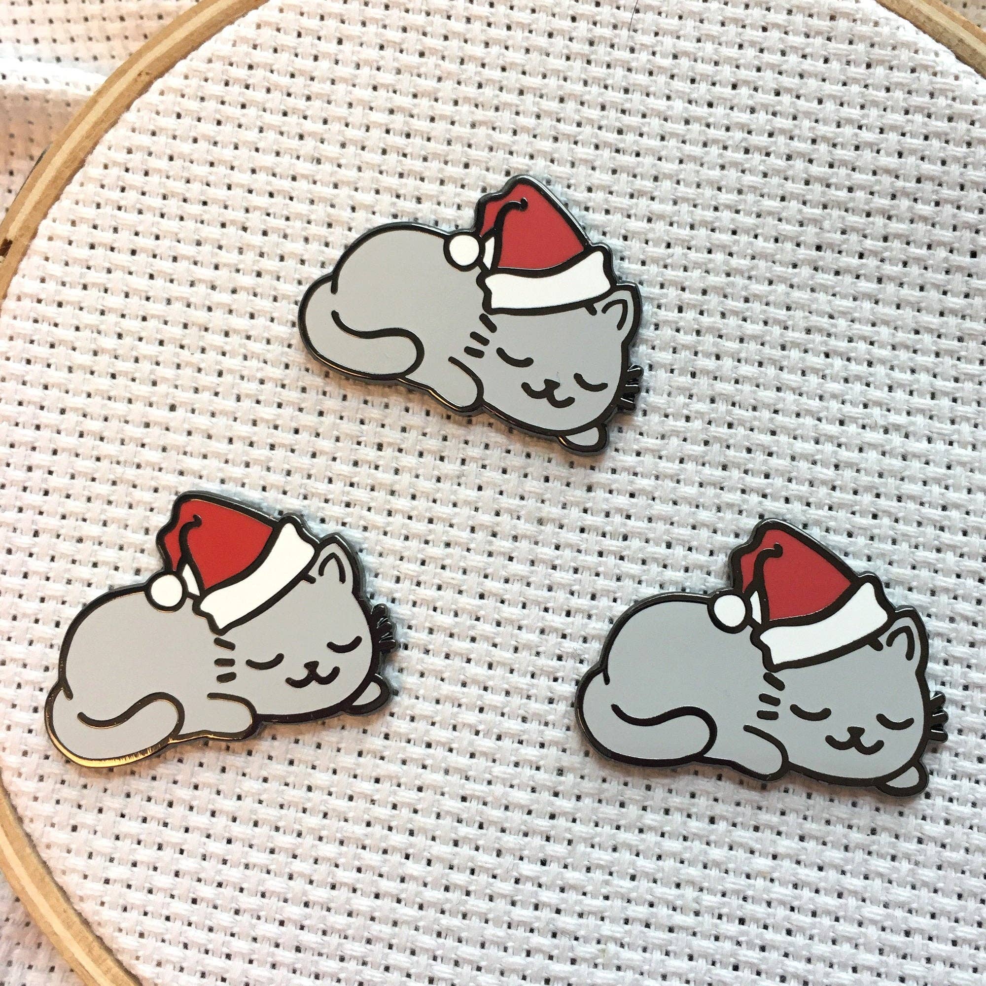 Sleepy Christmas Kitty Needle Minder