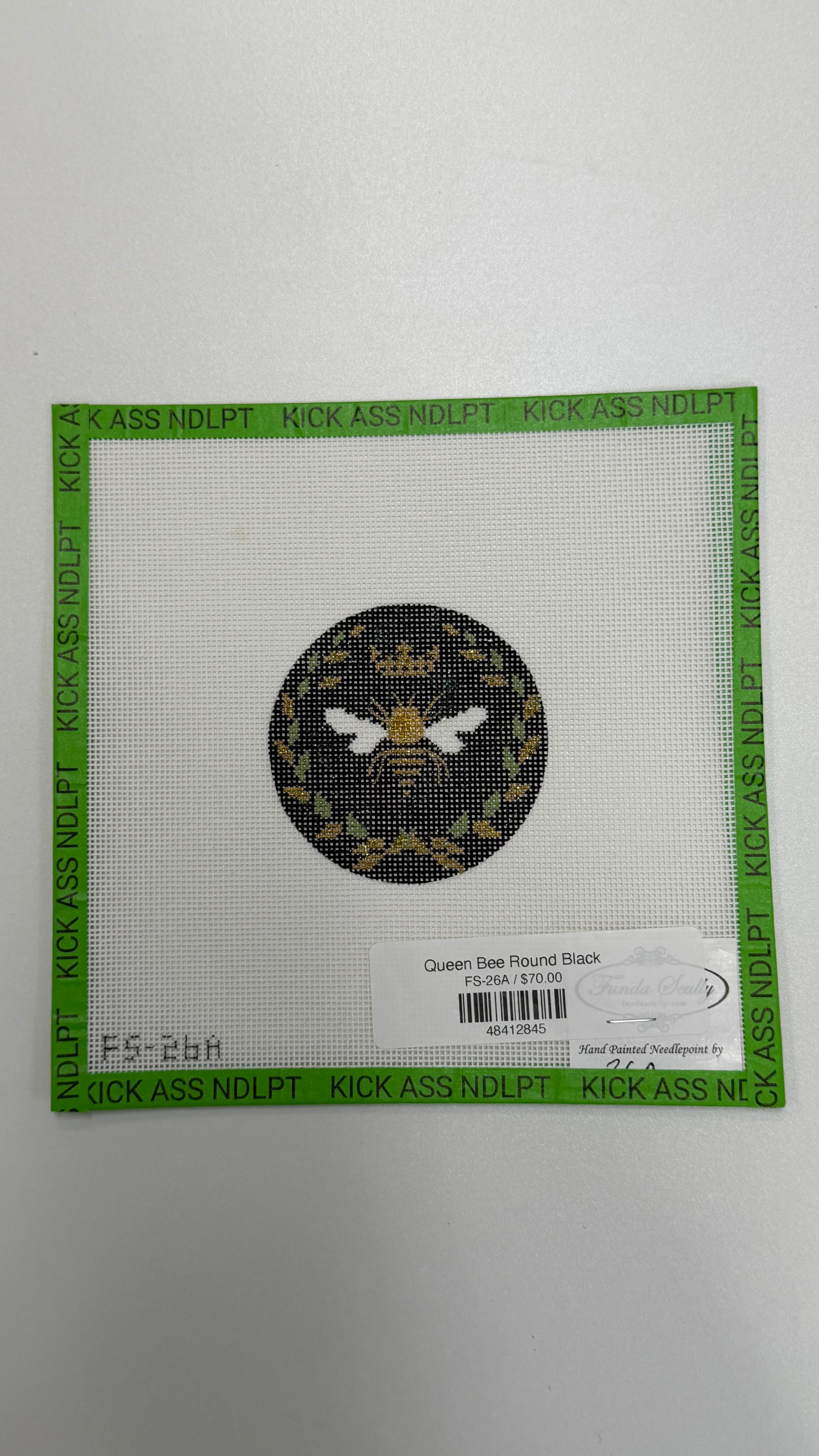 Queen Bee Round Black