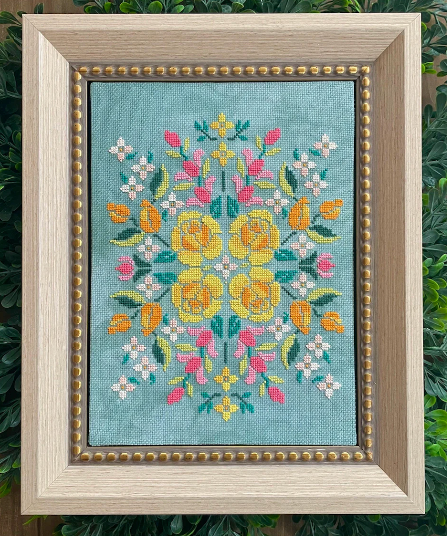 Vintage Centerpiece and Bouquet Cross Stitch Pattern