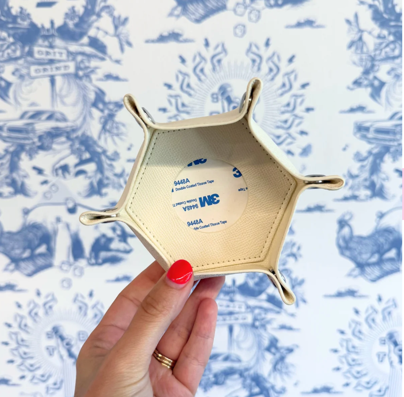White Self-Finishing Mini Snap Tray