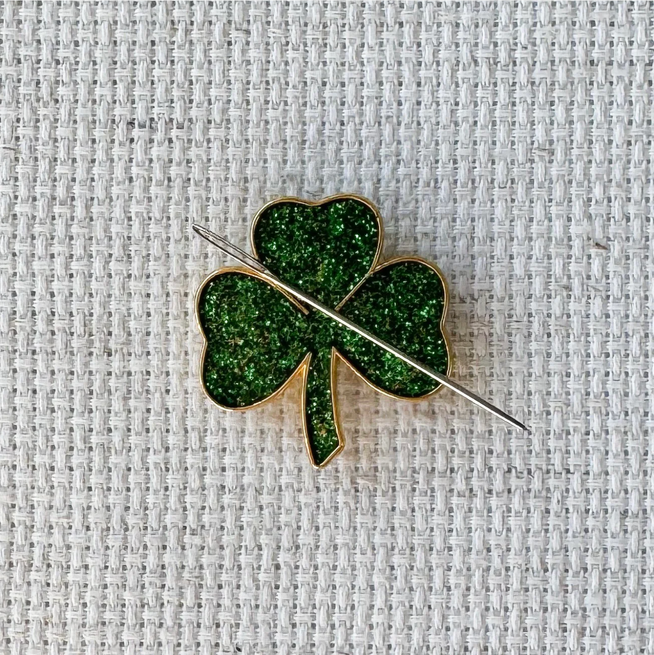 Glitter Shamrock Needle Minder